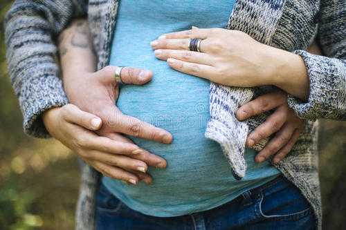 助孕女孩_哪里有找个人助孕_子宫后位对美国试管婴儿胚胎移植有影响吗？
